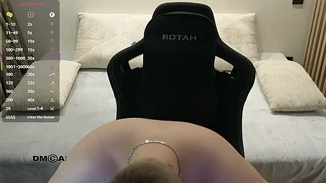 Snapshot of Larstar01 chatting on March 28, 9:14 pm Larstar01 online show from March 28, 9:14 pm