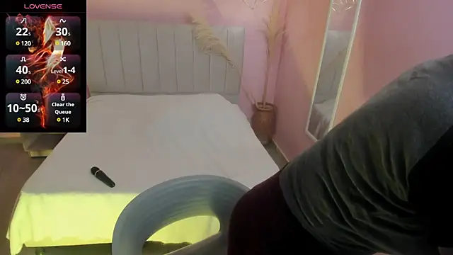 tiffani  love online show from January 10, 12:36 pm