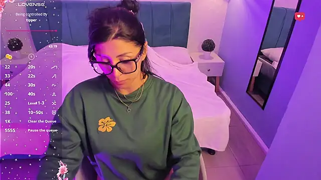 tiffani  love online show from February 17, 4:59 pm