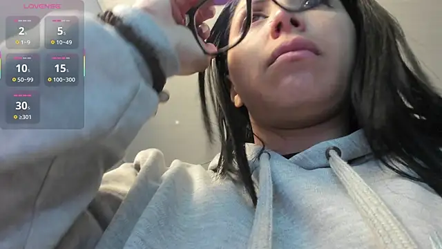 tiffani  love online show from March 6, 12:41 pm