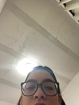 Snapshot of lulu_kis chatting on April 2, 4:10 am lulu kis online show from April 2, 4:10 am