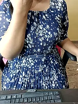 Snapshot of Nithya_05 chatting on January 10, 8:05 am Nithya 05 online show from January 10, 8:05 am