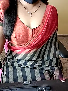 Snapshot of Nithya_05 chatting on January 14, 6:52 am Nithya 05 online show from January 14, 6:52 am