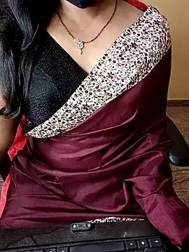 Snapshot of Nithya_05 chatting on January 16, 5:11 am Nithya 05 online show from January 16, 5:11 am