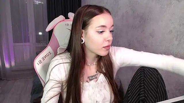 naughty dakota online show from October 11, 4:05 pm