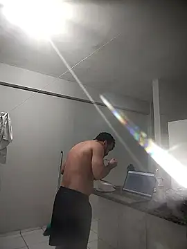 Snapshot of GermanxMD chatting on January 6, 12:14 am GermanxMD online show from January 6, 12:14 am