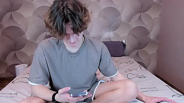 Ian Flor online show from March 22, 4:10 pm