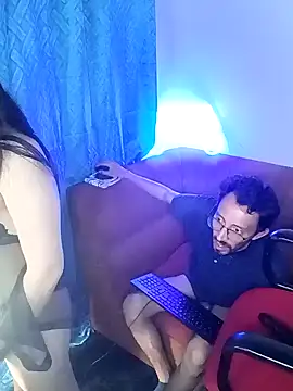 Snapshot of Caroll_Luna chatting on December 5, 3:48 am Caroll Luna online show from December 5, 3:48 am
