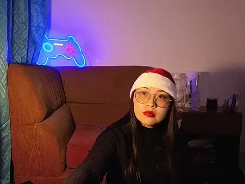 Snapshot of Caroll_Luna chatting on December 6, 4:58 am Caroll Luna online show from December 6, 4:58 am