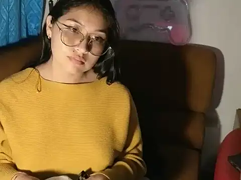 Snapshot of Caroll_Luna chatting on December 14, 4:45 am Caroll Luna online show from December 14, 4:45 am