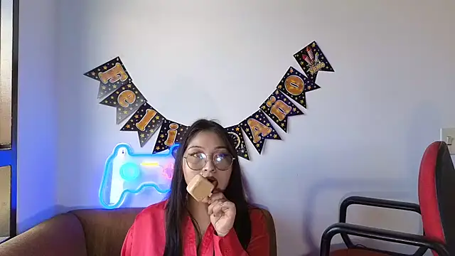 Snapshot of Caroll_Luna chatting on December 31, 5:07 pm Caroll Luna online show from December 31, 5:07 pm