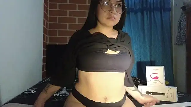 Snapshot of Caroll_Luna chatting on March 8, 4:23 am Caroll Luna online show from March 8, 4:23 am