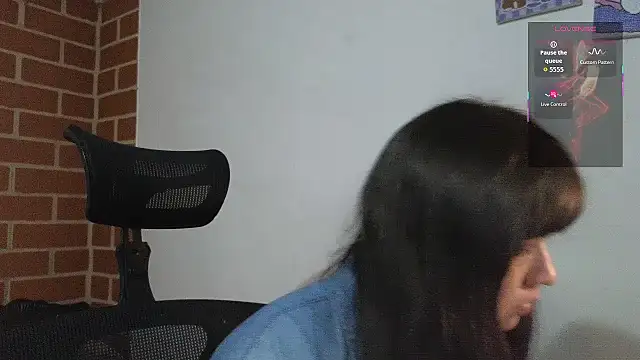 Snapshot of Caroll_Luna chatting on October 14, 1:50 am Caroll Luna online show from October 14, 1:50 am