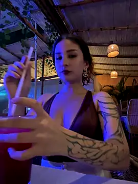 Mon Cherry online show from November 7, 1:05 am