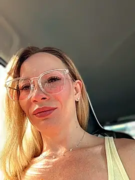 LavenderHot online show from June 28, 2:28 am