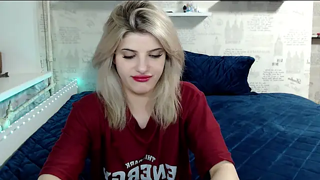 Snapshot of AleksandraFlores chatting on April 2, 10:18 pm AleksandraFlores online show from April 2, 10:18 pm