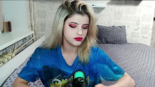 Snapshot of AleksandraFlores chatting on April 11, 8:13 pm AleksandraFlores online show from April 11, 8:13 pm