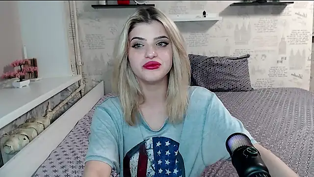 Snapshot of AleksandraFlores chatting on April 14, 11:55 pm AleksandraFlores online show from April 14, 11:55 pm