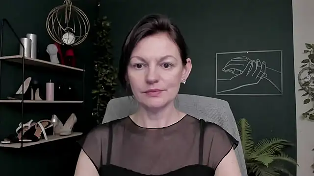 VivianWILD online show from December 15, 8:18 am