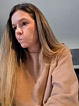 Snapshot of lucie_mehott chatting on November 27, 8:27 am lucie mehott online show from November 27, 8:27 am