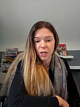 Snapshot of lucie_mehott chatting on December 3, 9:29 am lucie mehott online show from December 3, 9:29 am