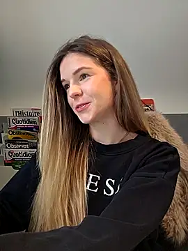 Snapshot of lucie_mehott chatting on December 4, 8:34 am lucie mehott online show from December 4, 8:34 am