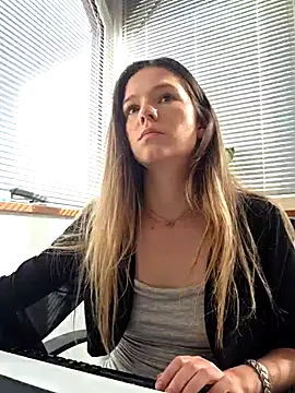 Snapshot of lucie_mehott chatting on April 10, 8:30 am lucie mehott online show from April 10, 8:30 am