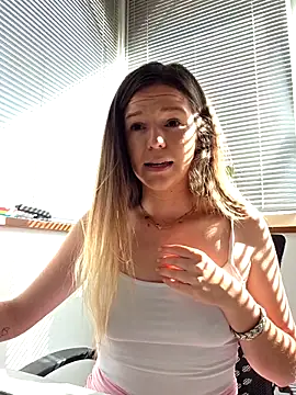 Snapshot of lucie_mehott chatting on April 30, 8:20 am lucie mehott online show from April 30, 8:20 am