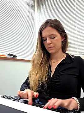 Snapshot of lucie_mehott chatting on May 4, 8:54 am lucie mehott online show from May 4, 8:54 am