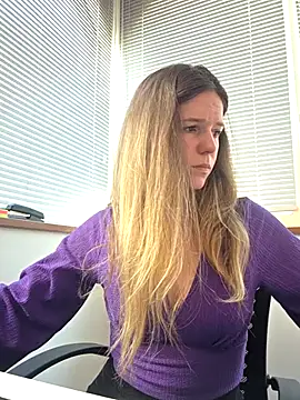 Snapshot of lucie_mehott chatting on May 7, 9:36 am lucie mehott online show from May 7, 9:36 am