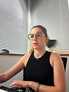 Snapshot of lucie_mehott chatting on May 18, 9:37 am lucie mehott online show from May 18, 9:37 am