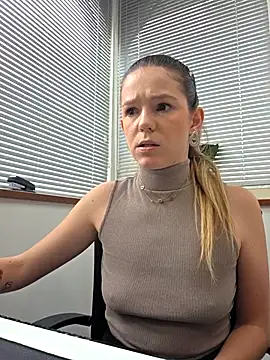 Snapshot of lucie_mehott chatting on May 19, 11:38 am lucie mehott online show from May 19, 11:38 am