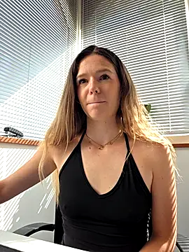 Snapshot of lucie_mehott chatting on May 22, 8:21 am lucie mehott online show from May 22, 8:21 am