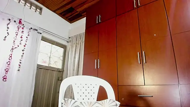 loreth J online show from December 3, 6:17 pm