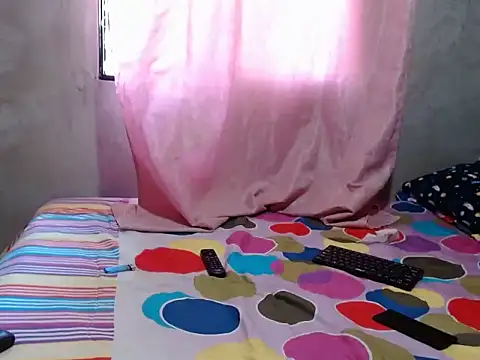 Snapshot of Giselabrunette25 chatting on May 22, 4:56 pm Giselabrunette25 online show from May 22, 4:56 pm