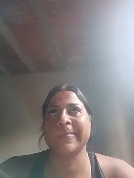 Snapshot of Giselabrunette25 chatting on May 25, 8:37 pm Giselabrunette25 online show from May 25, 8:37 pm