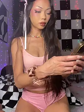Snapshot of yummyrina chatting on April 30, 11:31 pm yummyrina online show from April 30, 11:31 pm
