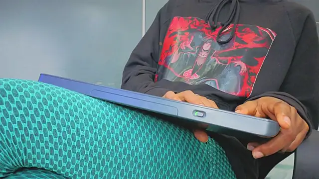 Hilary-banks online show from September 28, 6:19 am