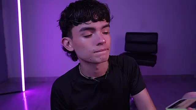 Snapshot of Angelo_018 chatting on February 23, 1:03 am Angelo 018 online show from February 23, 1:03 am