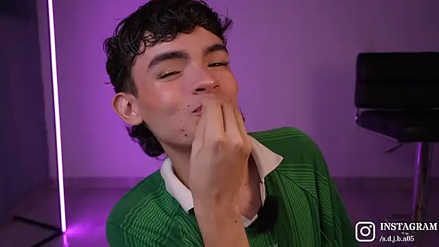 Snapshot of Angelo_018 chatting on February 28, 4:13 am Angelo 018 online show from February 28, 4:13 am