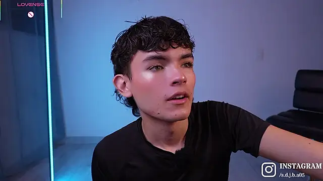 Snapshot of Angelo_018 chatting on March 15, 1:11 am Angelo 018 online show from March 15, 1:11 am