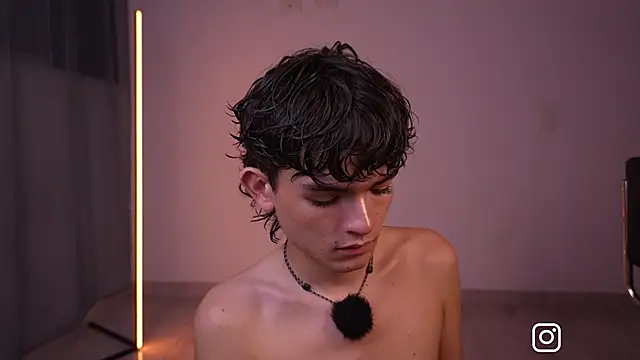 Snapshot of Angelo_018 chatting on March 24, 3:44 am Angelo 018 online show from March 24, 3:44 am