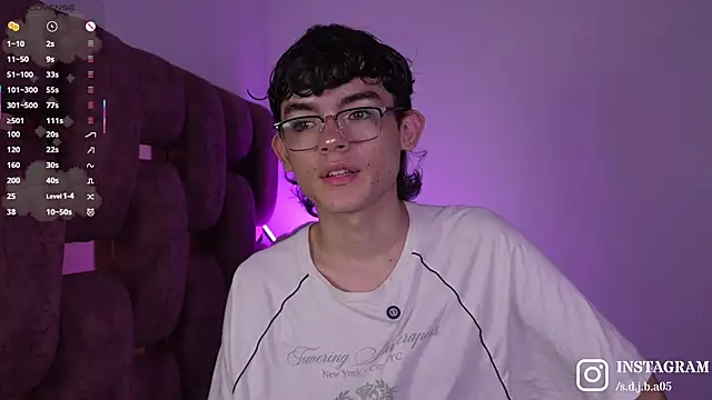 Snapshot of Angelo_018 chatting on April 3, 12:41 am Angelo 018 online show from April 3, 12:41 am