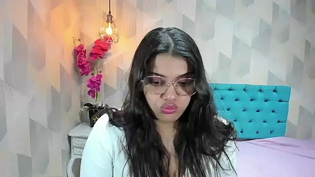 LindaBreeS online show from July 1, 1:45 pm