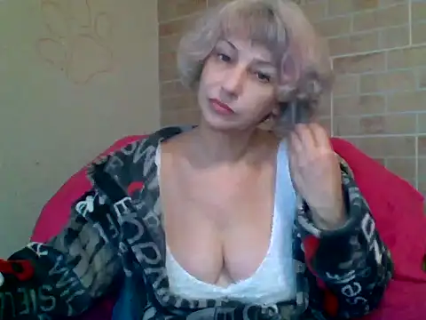 Snapshot of Lorie_Carrie chatting on December 4, 10:46 am Lorie Carrie online show from December 4, 10:46 am