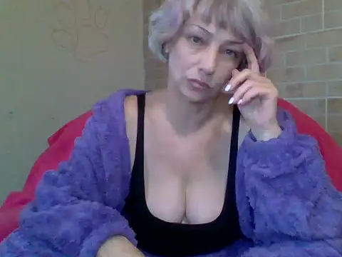 Snapshot of Lorie_Carrie chatting on January 10, 11:33 am Lorie Carrie online show from January 10, 11:33 am