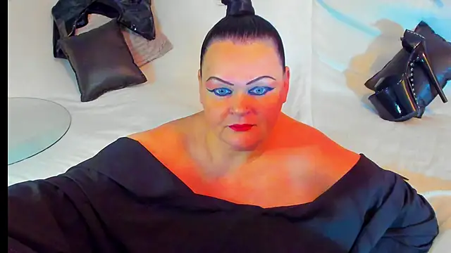 Snapshot of MilanaBiegert chatting on December 4, 4:05 pm MilanaBiegert online show from December 4, 4:05 pm