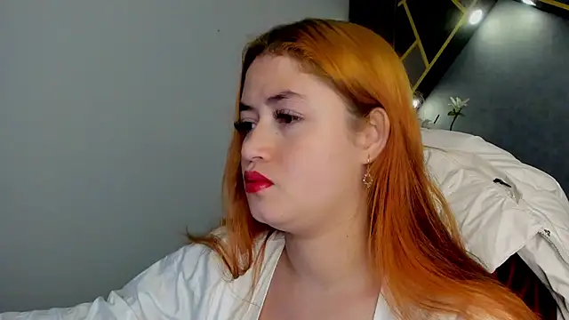 Snapshot of almma_shy chatting on February 6, 1:43 pm almma shy online show from February 6, 1:43 pm