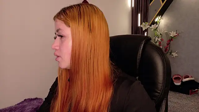 Snapshot of almma_shy chatting on February 24, 1:10 pm almma shy online show from February 24, 1:10 pm