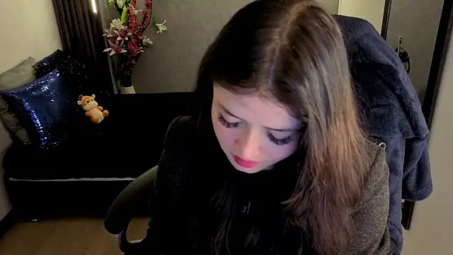 Snapshot of almma_shy chatting on September 22, 1:24 pm almma shy online show from September 22, 1:24 pm